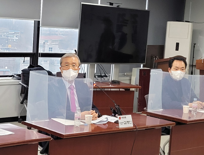 국민의힘 김종인 비대위원장이 지난 15일 의협 용산임시회관 7층 회의실에서 열린 간담회에 참석했다